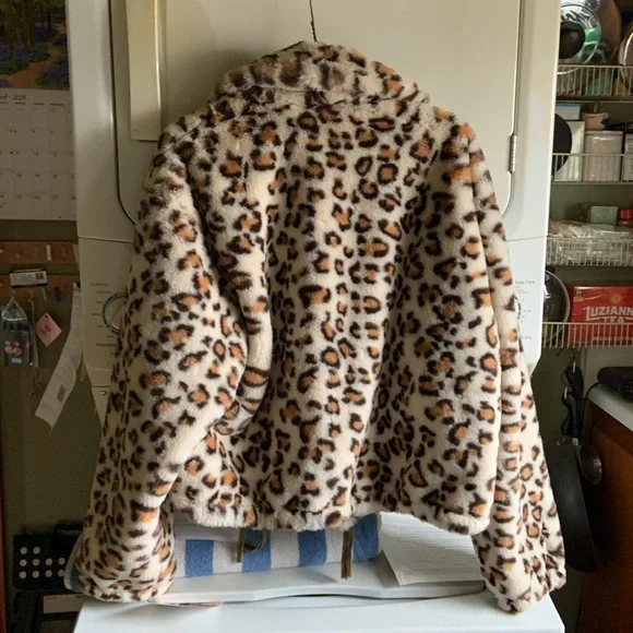 Super cute Know One Cares brand soft leopard fleece jacket size medium - Picture 2 of 6